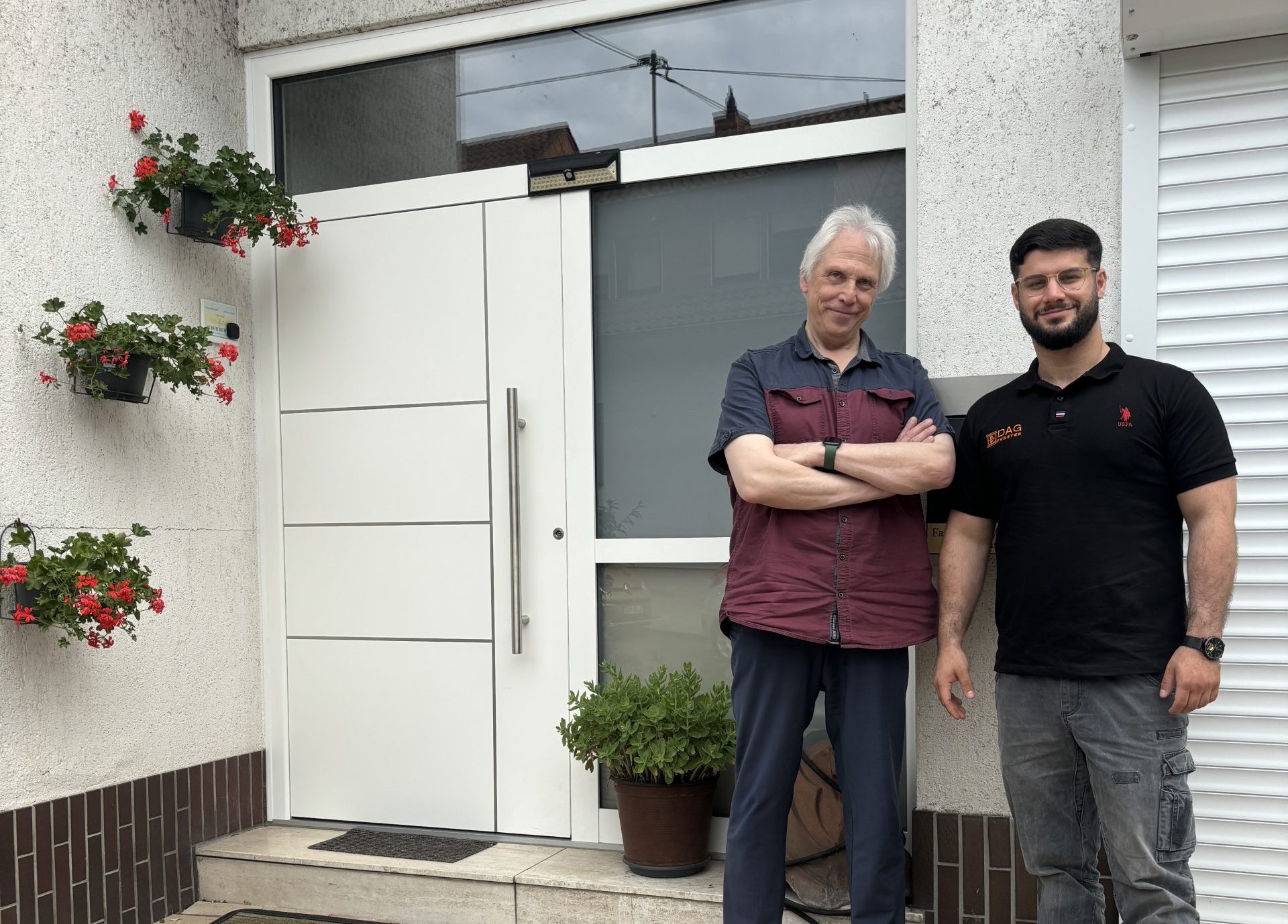 DAG Fenster Mitarbeiter mit Kunde